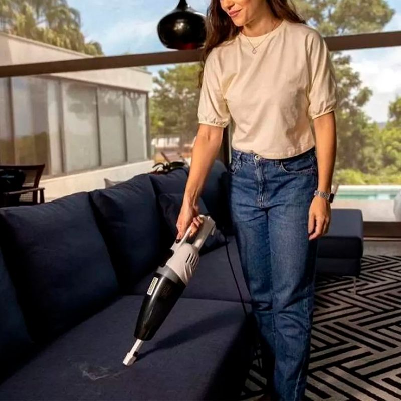 ASPIRADORA-KARCHER-VCL1-1000W-VERT---MANO